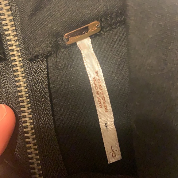 Beautiful long sleeve dress - Picture 2 of 3